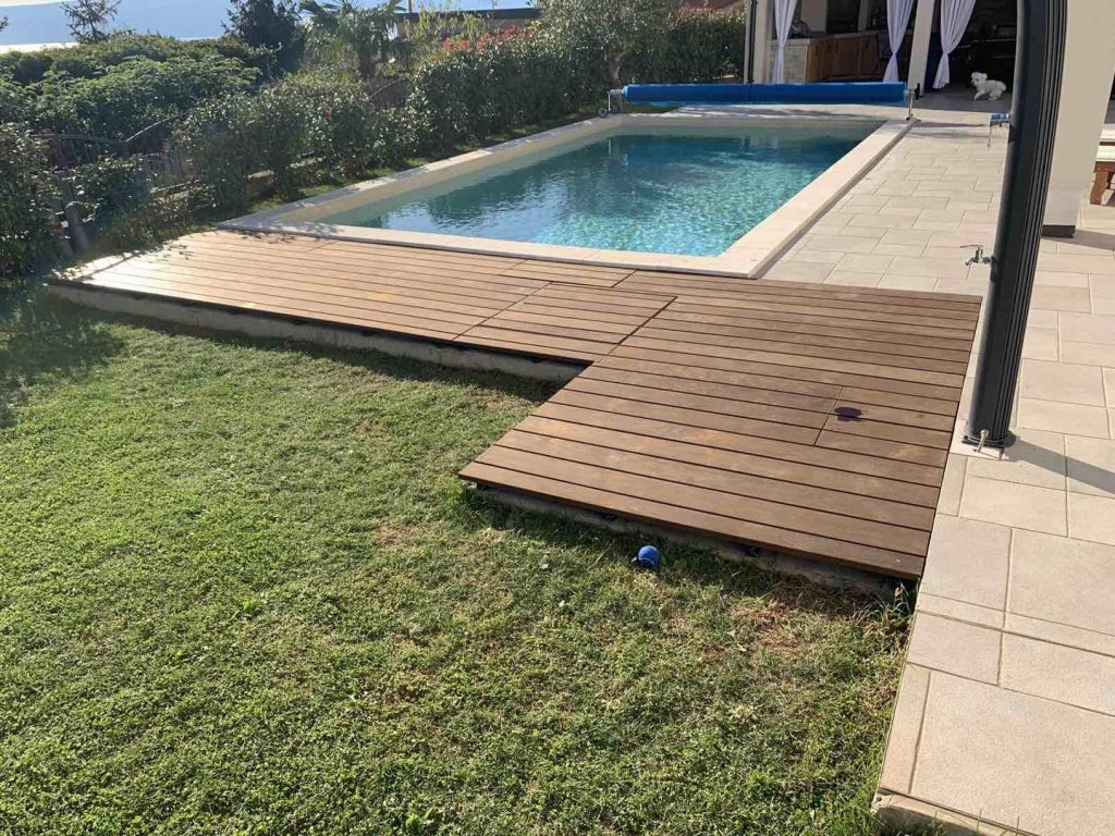 Decking od drva Kebony uz bazen